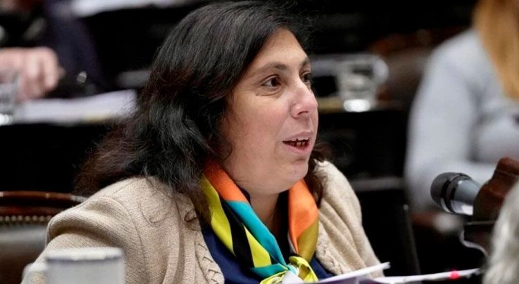 Oliveto afirmó que Adorni es “una persona que se ha manejado pésimamente”