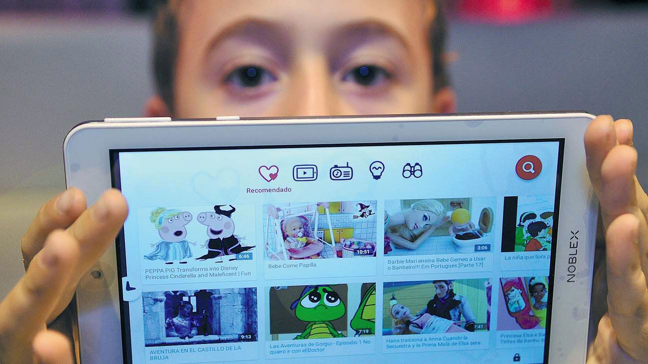 Uno de cada cuatro chicos pasa más de 6 horas online por día