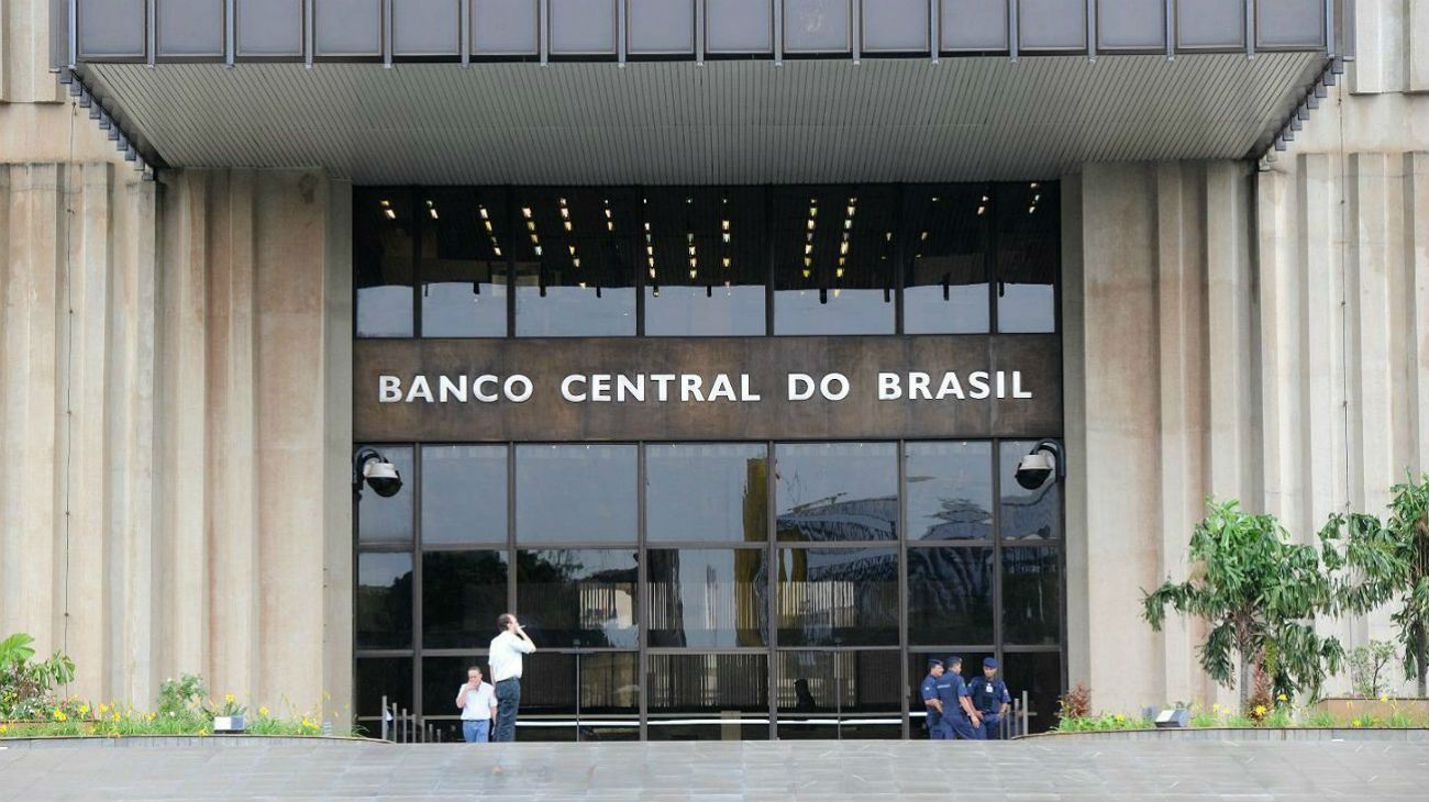 Ola de despidos por reducción de costos de Banco do Brasil