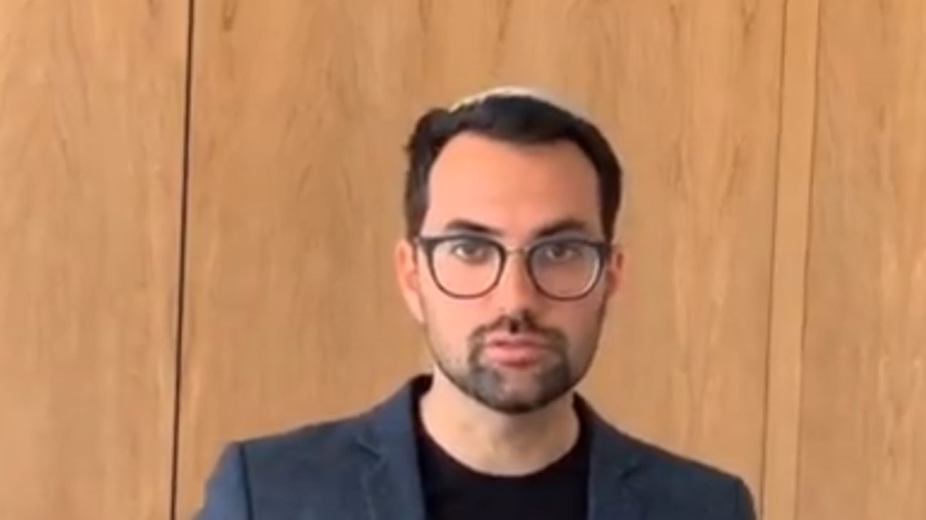 Uriel Romano: "Einstein dijo que si su teoría era verdadera lo iban a considerar alemán y si eran falsas, judío; similar a Milei"