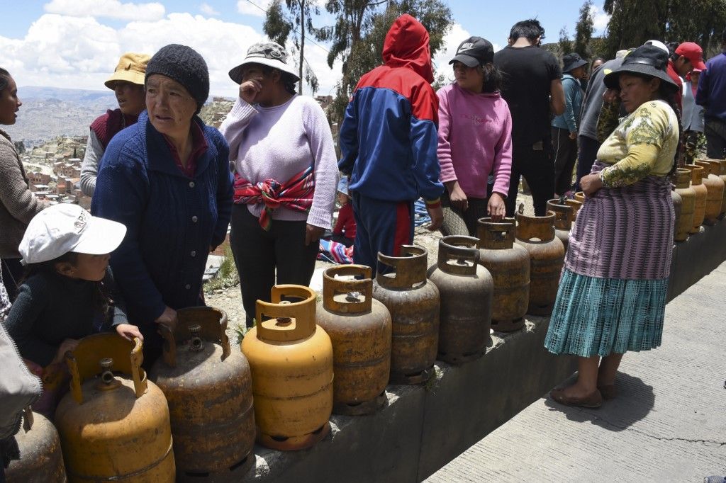 La falta de combustible y alimentos se hace sentir en una Bolivia en crisis