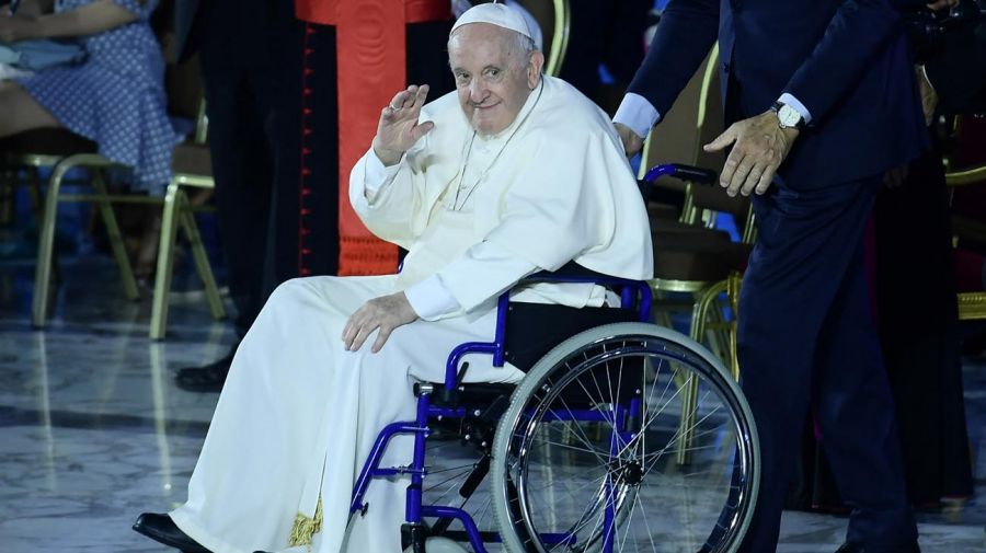 Francisco suspende su viaje a Ucrania o Rusia por sus problemas de rodilla