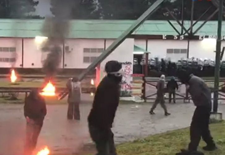 Atacaron con bombas molotov la sede de Gendarmería de El Bolsón