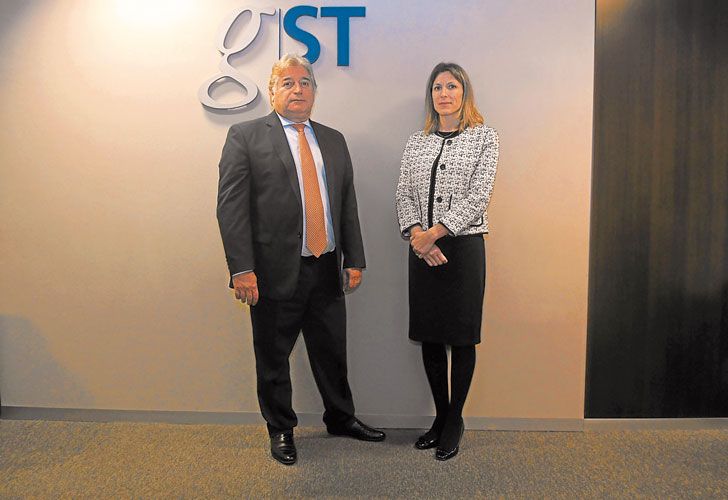 Después de autos y aviones, debut en un sector competitivo y concentrado