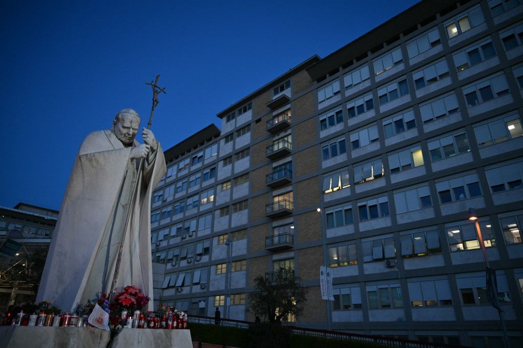 El papa Francisco sufre una insuficiencia renal y continúa en estado "crítico", dijo el Vaticano