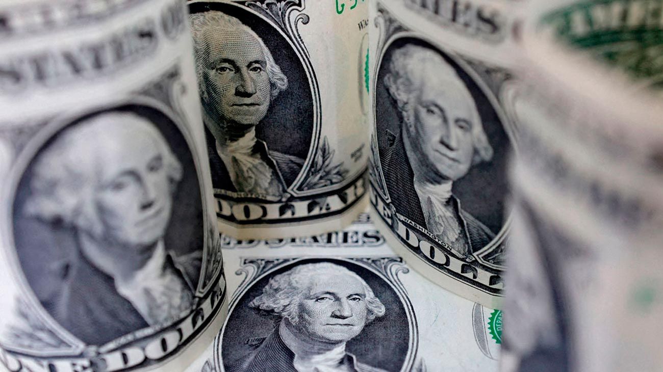 El dólar blue cerró a $1200 para la compra y $1220 para la venta