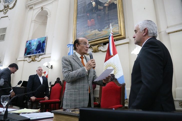 Piden el juicio político para Mario Decara