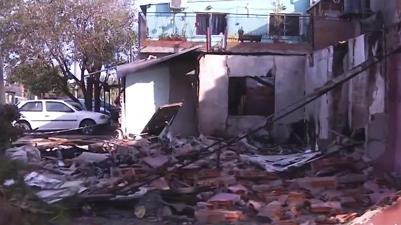Explotó una garrafa y se derrumbó una casa en Los Polvorines: hay seis personas internadas