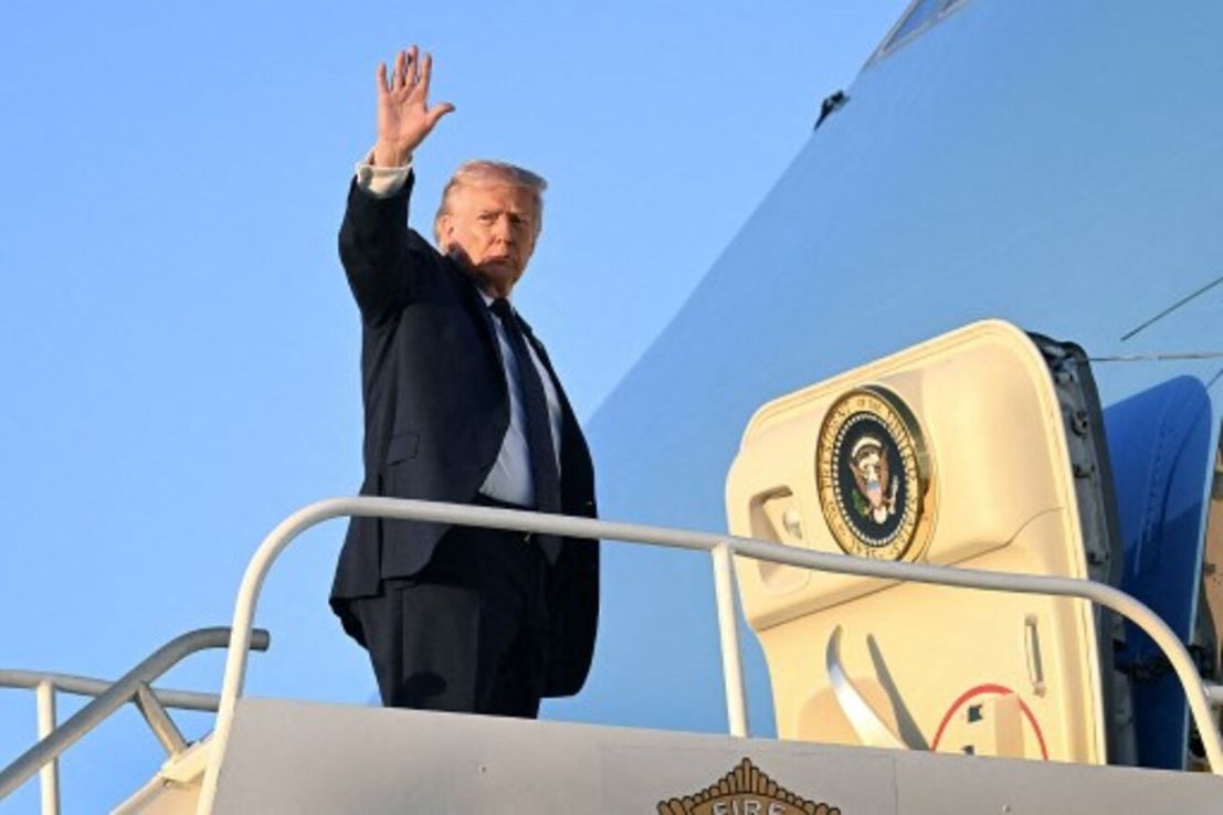 Adiós al celeste Kennedy: Trump impone su rojo y azul profundo en el Air Force One