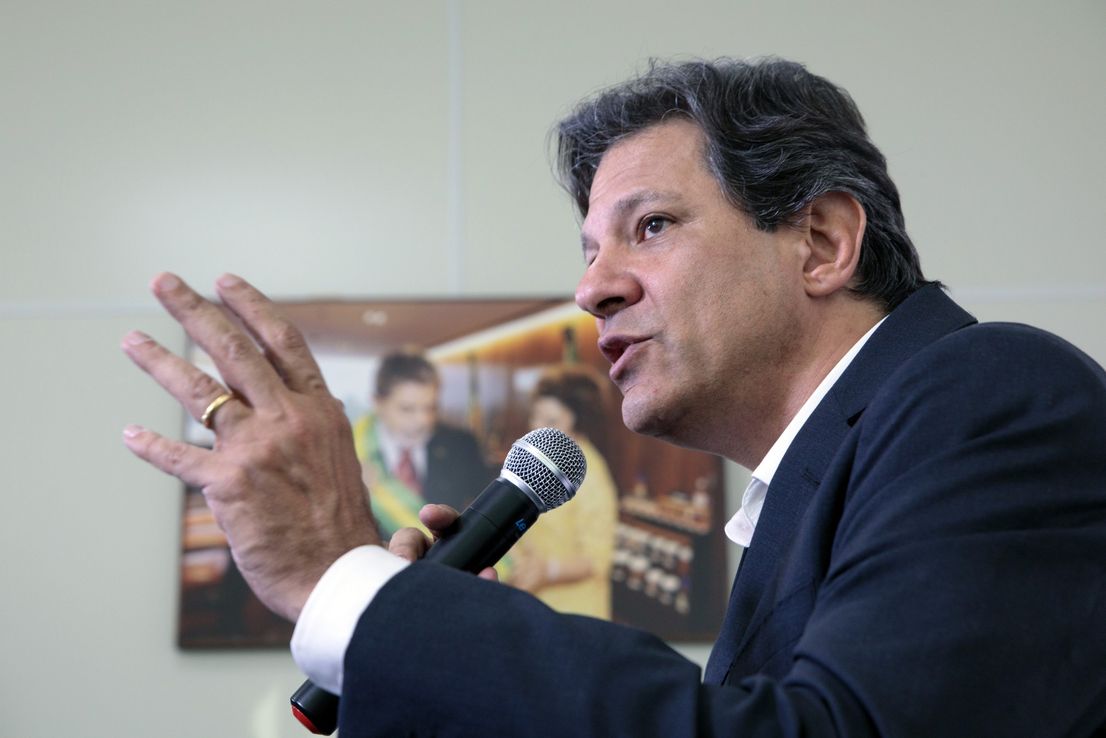 Según una encuesta, el "heredero" de Lula va a segunda vuelta con Bolsonaro