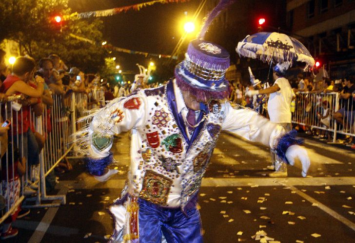 Carnavales porteños 2015: brillo, canto y mucha espuma