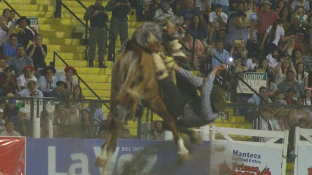 Festival de Jesús María: dos jinetes heridos de gravedad pero estables