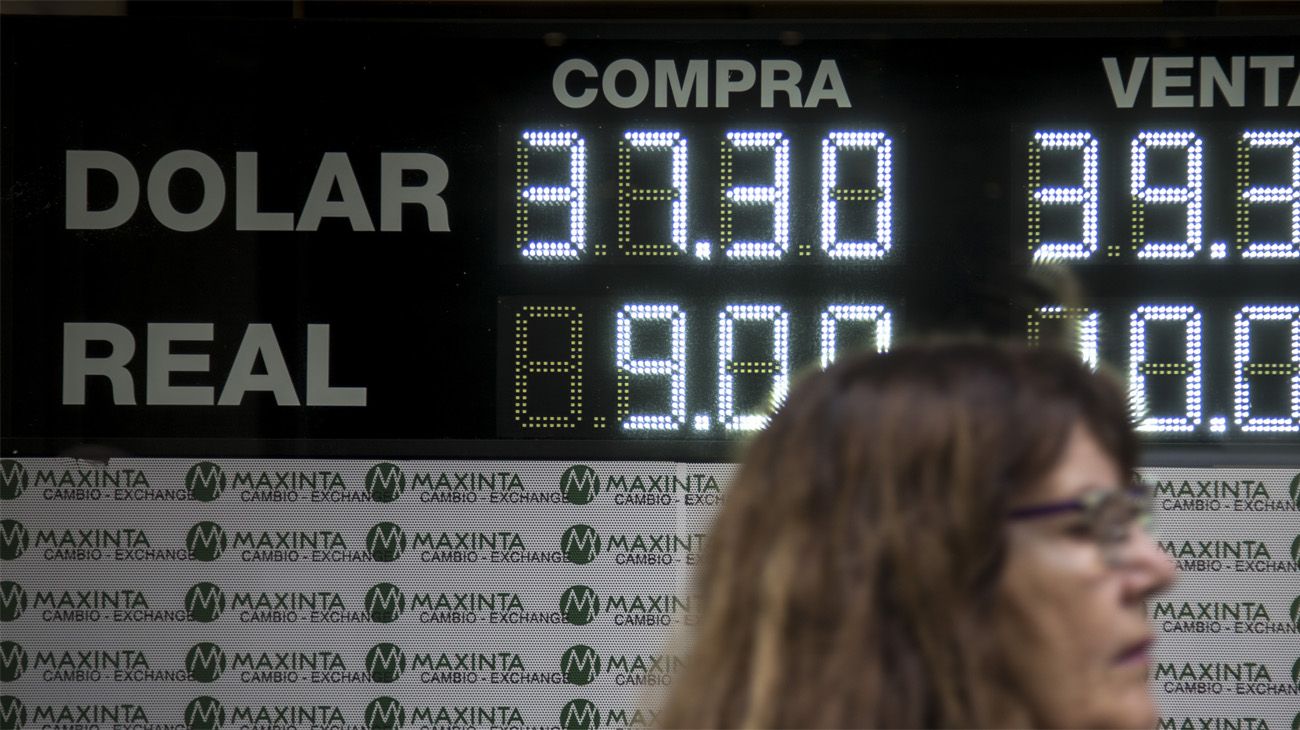 Tras el alza, el dólar cedió 8 centavos y cerró en $39,40