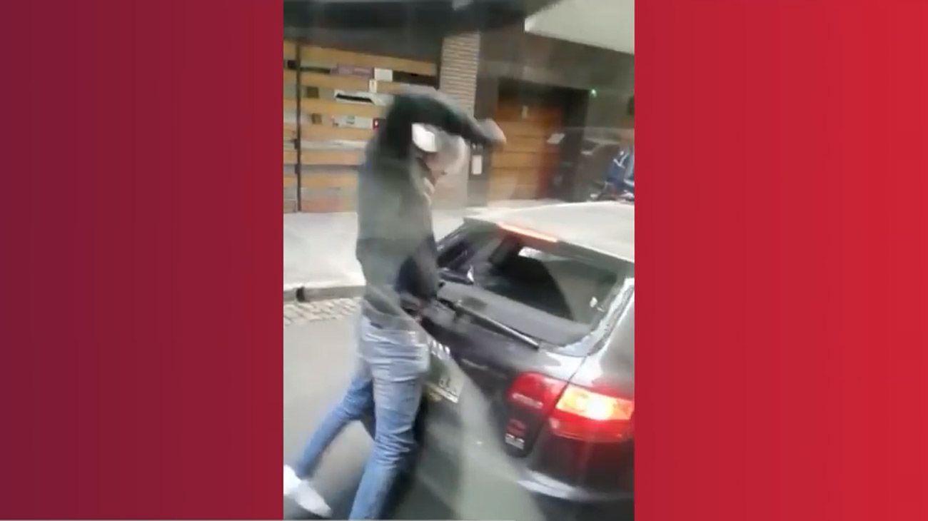 Video | Brutal robo de un grupo de motochorros en pleno Caballito