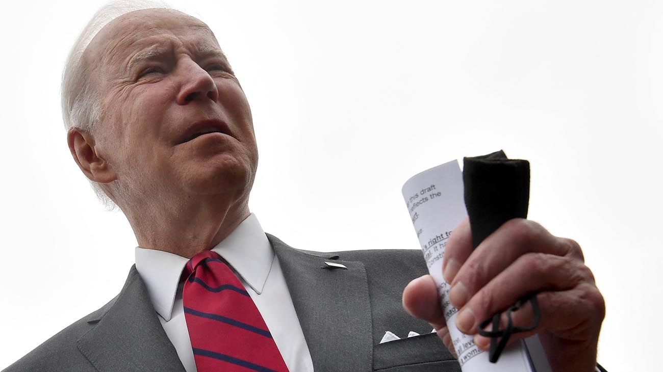 Biden evalúa recortar aranceles para combatir la inflación