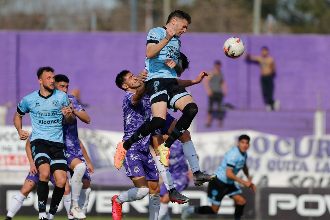 En una cancha imposible, el Pirata no logró hacer pie