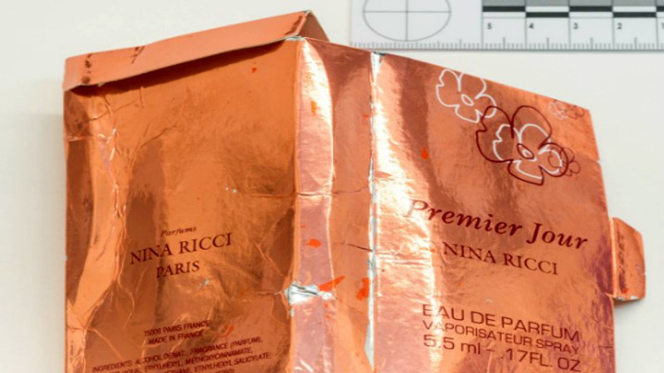La letal senda de un agente nervioso en un frasco de perfume