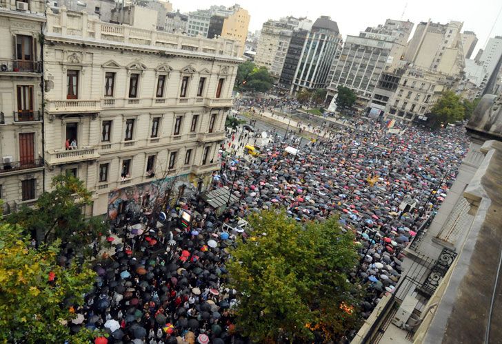 El 18F provocó cambios en la campaña de los opositores