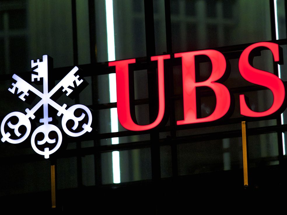 UBS se centra en estadounidenses ricos con ascenso de ejecutivos