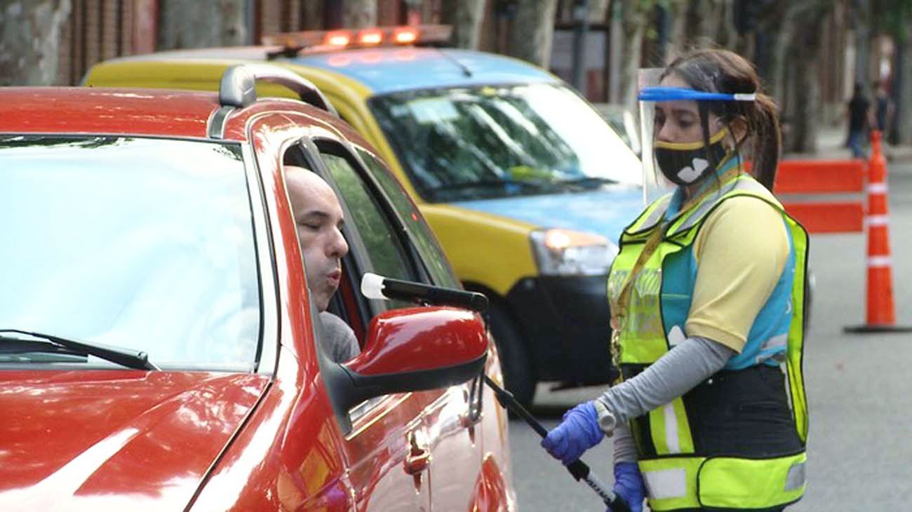 Inhabilitarán las licencias a quienes den positivo en el test de alcoholemia