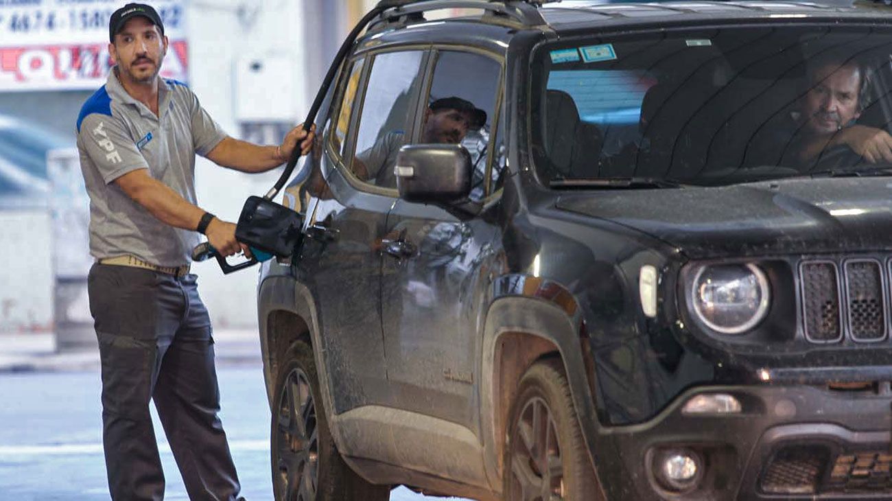 Aseguran que comienza a normalizarse el abastecimiento de combustible