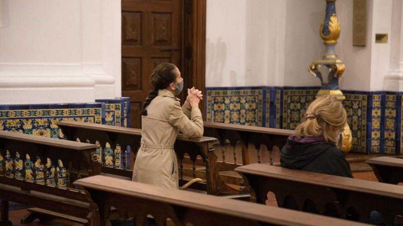 Cómo funciona el protocolo para ingresar a los templos religiosos porteños