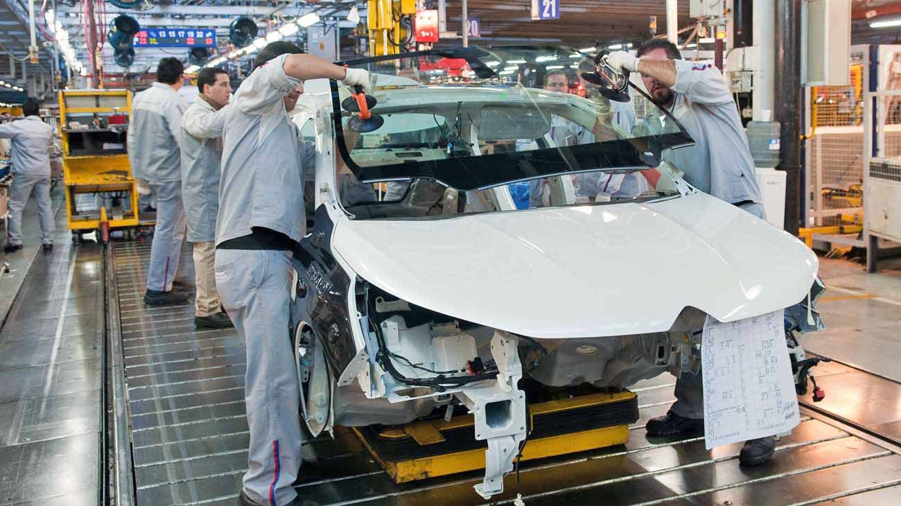 Industria automotriz y el campo lideran el rebote de la economía