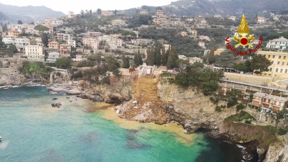 Derrumbe de tierras dejó decenas de ataúdes flotando en el mar de Italia