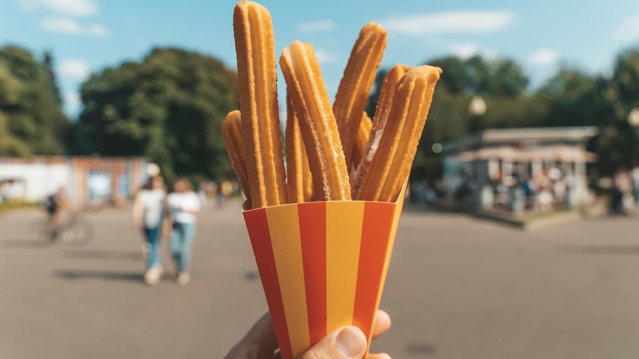 La tradición de los churros en la playa: de dónde viene esta costumbre