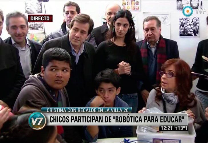 Cristina con Recalde en campaña por Villa Lugano
