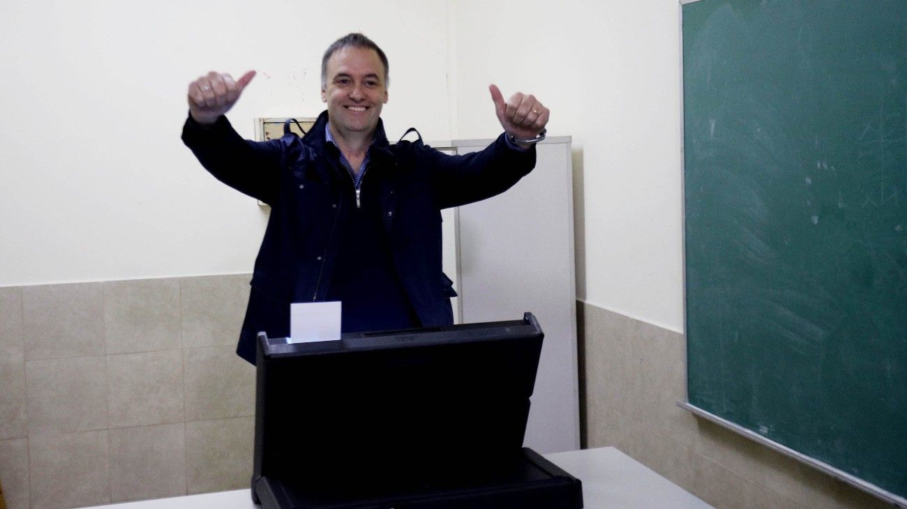 Cuáles fueron las encuestas que dieron ganador a Manuel Adorni