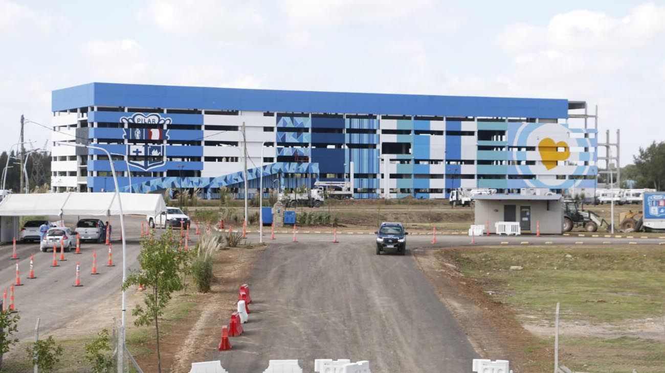 Un edificio vinculado a la familia de Pablo Escobar se convirtió en un vacunatorio