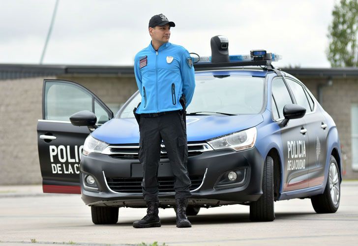 Procesan a tres policías de la Ciudad por robarse un facón