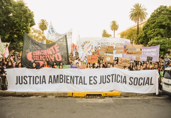 En el Día de la Tierra, miles de jóvenes marcharon en todo el país