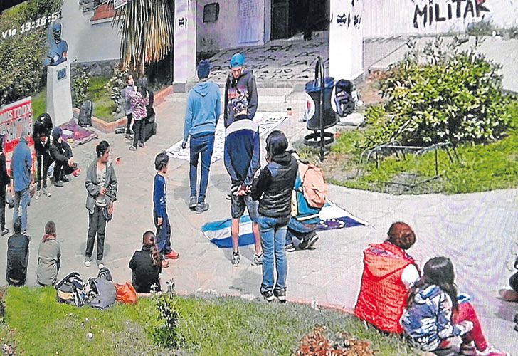 En protesta, tomaron la Intendencia de El Bolsón