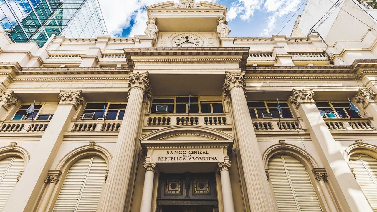 El BCRA volvió a bajar tasas antes de una licitación clave del Tesoro