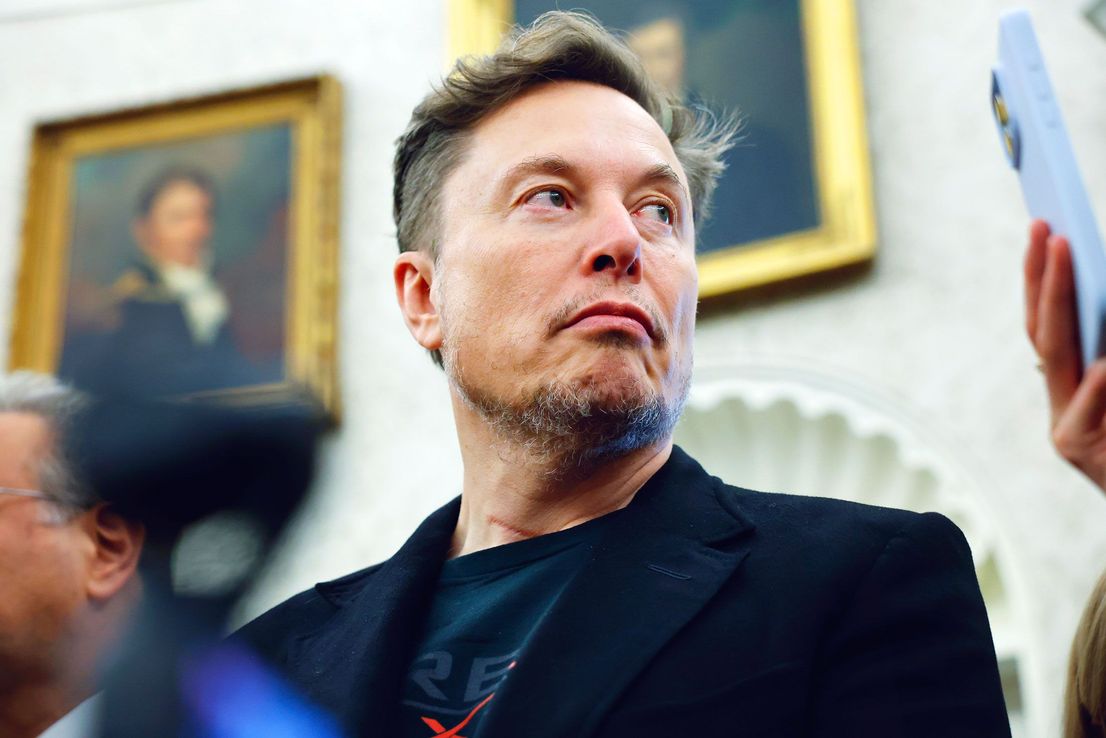 Musk demanda a Apple y OpenAI por favorecer app de IA en iPhones y limitar competencia