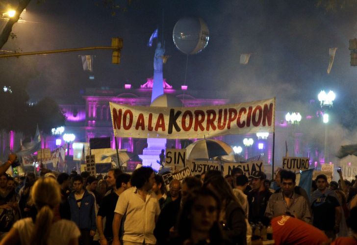 Corruptos y corruptores: el poder invisible del dinero ilegal