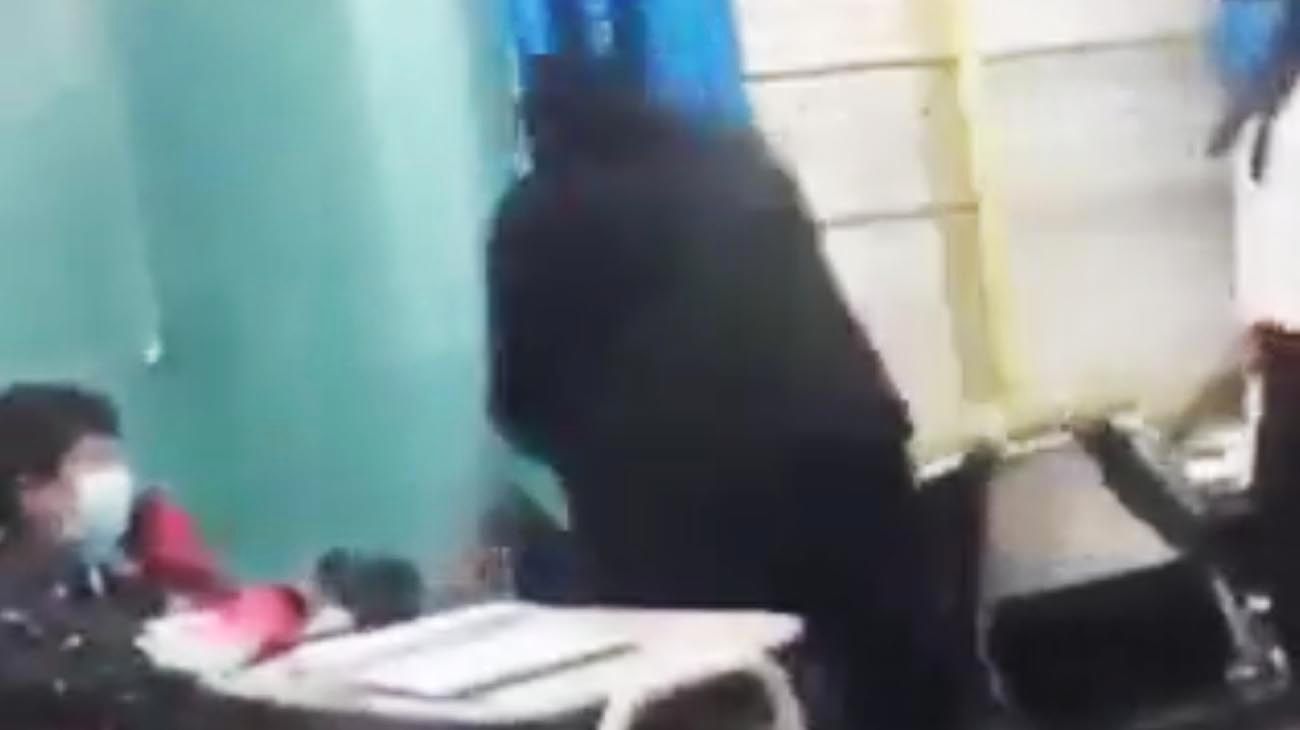 Video | Se cansó del bullying de su compañero y se defendió en plena clase