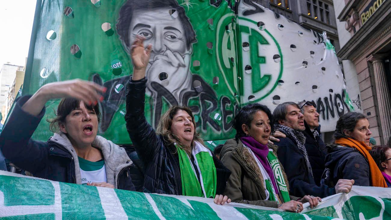 ATE marcha este miércoles al Congreso contra el mega DNU: "La Argentina es una bomba de tiempo"