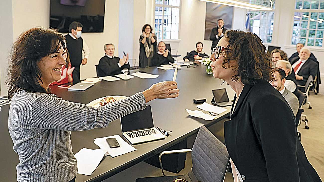 Con la pandemia, mujeres ganan peso en el Gobierno