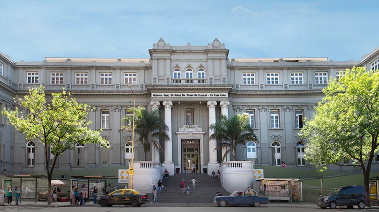 Incendio en el Hospital Elizalde: trabajan bomberos en el lugar