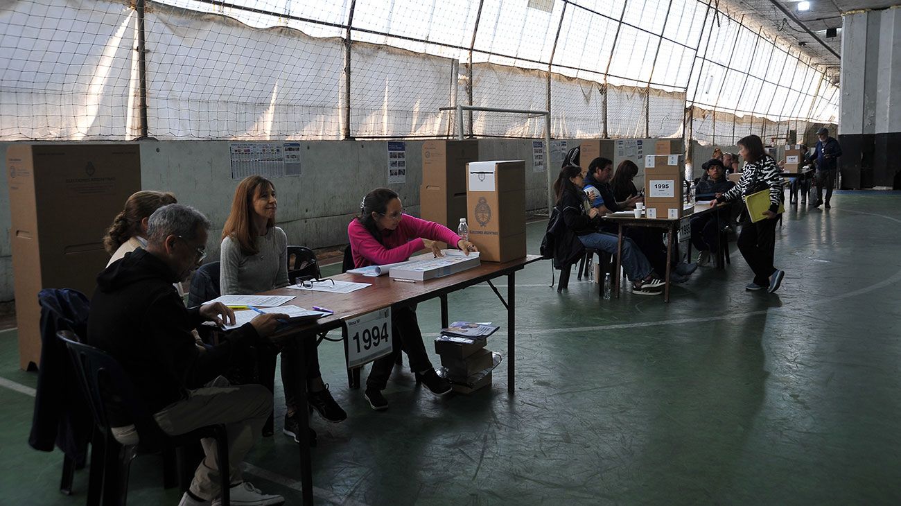 Participación ciudadana: a mediodía, había votado el 23% del padrón (menos que en 2021 y 2023)