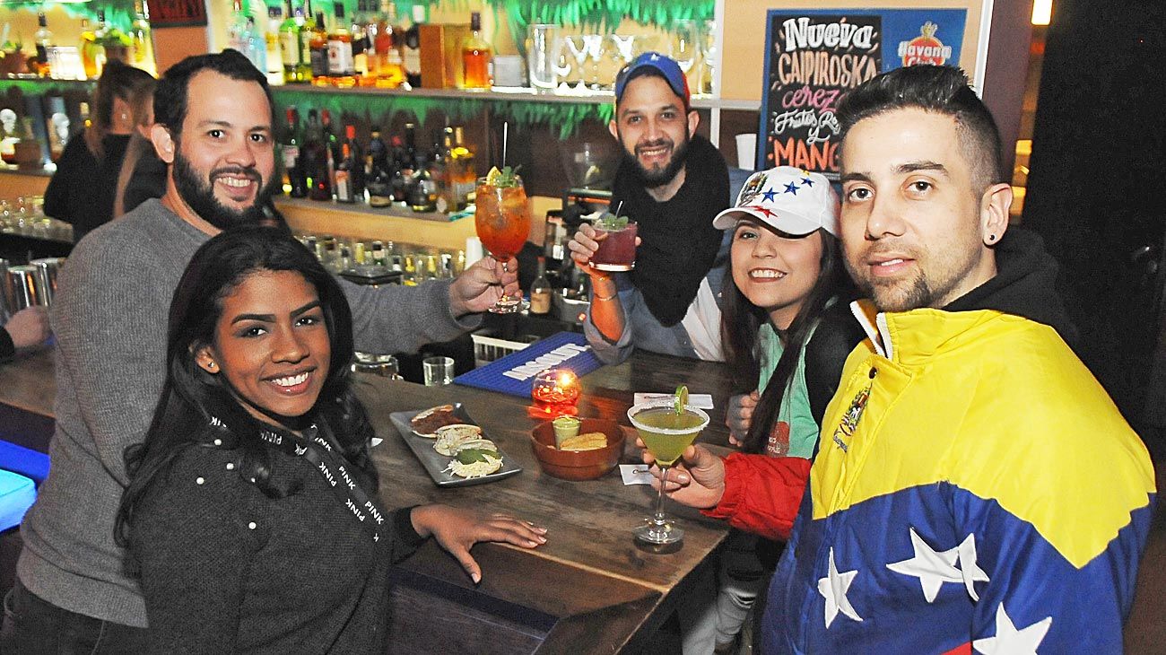 Locos por las arepas: la comida venezolana que ‘atrapa’ a los argentinos