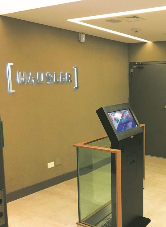 Hausler aclaró que solamente hay un vínculo comercial con los imputados