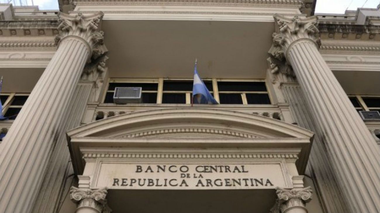 El Banco Central intervino y bajó el precio del dólar
