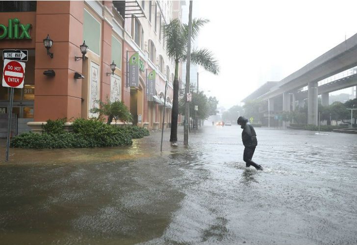 El huracán Irma arrasó Florida con ráfagas de hasta 175 km/h