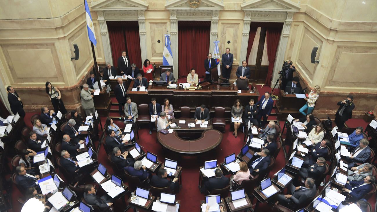 El Senado debate la ley de blanqueo laboral y espera el apoyo de la CGT
