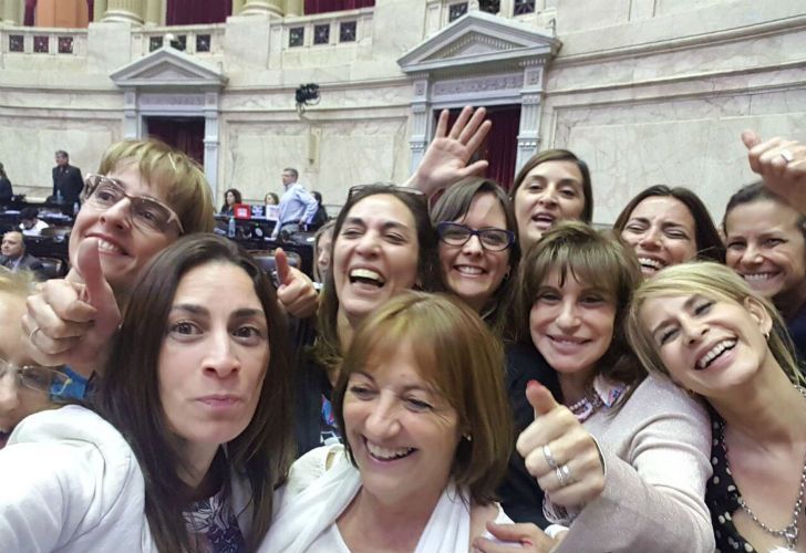 Con polémica por su incorporación, aprobaron la Ley de Paridad de Género