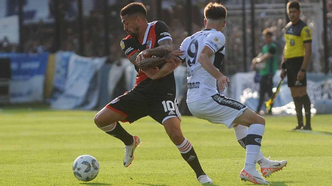 Fútbol argentino: ganó River en La Plata